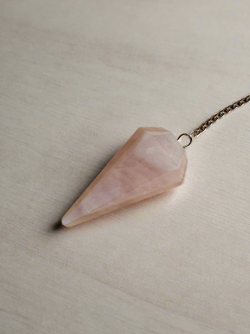 Roze Quartz Dowsing Pendulum